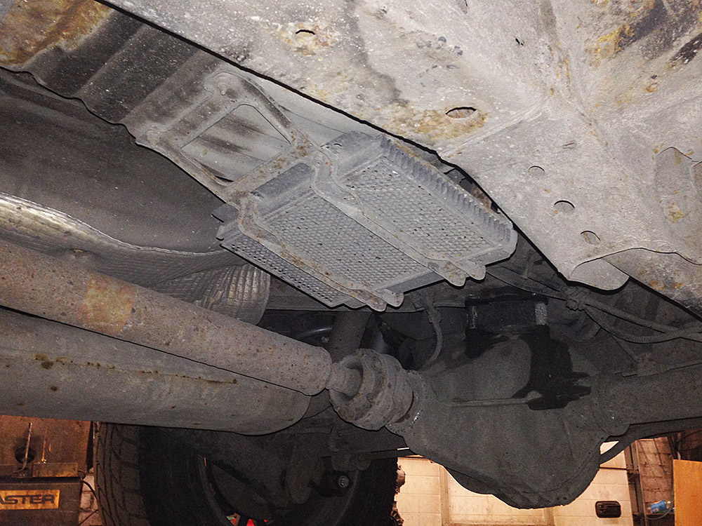 Jeep Grand Cherokee wk2 снизу
